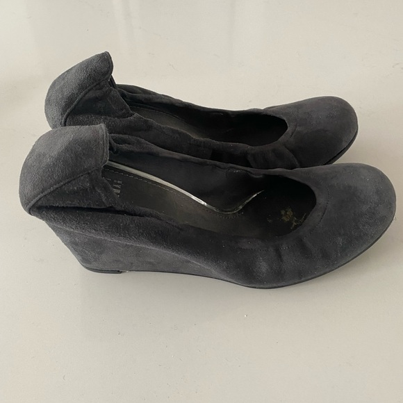Stuart weitzman grey suede shoes - Picture 2 of 4
